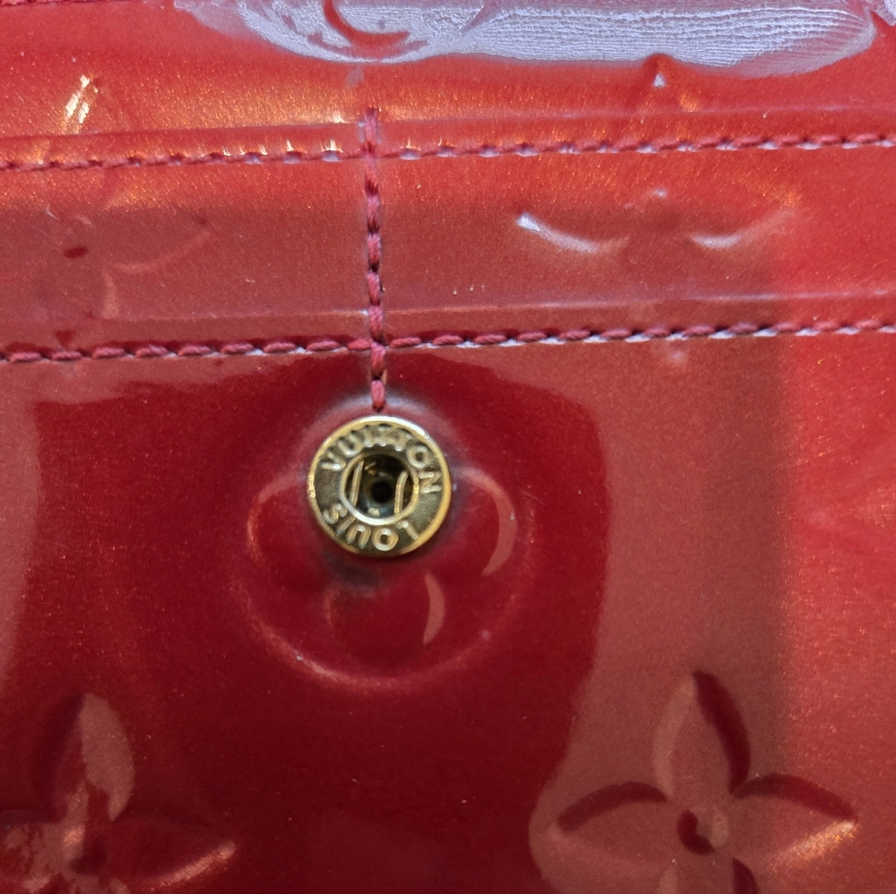 Sarah patent leather wallet Louis Vuitton With Complimentary Chain For Crossbody - Picture 8 of 15